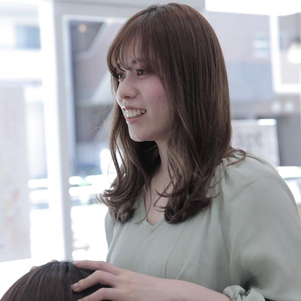 スタイリスト　戸邉