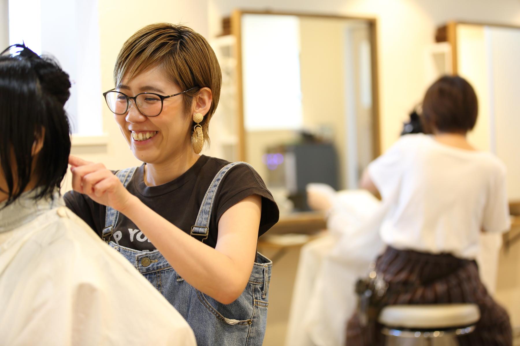 内藤（スタイリスト）シェービングエステやヘアセットも担当