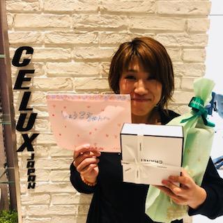 スタッフの誕生日は全員でお祝い。