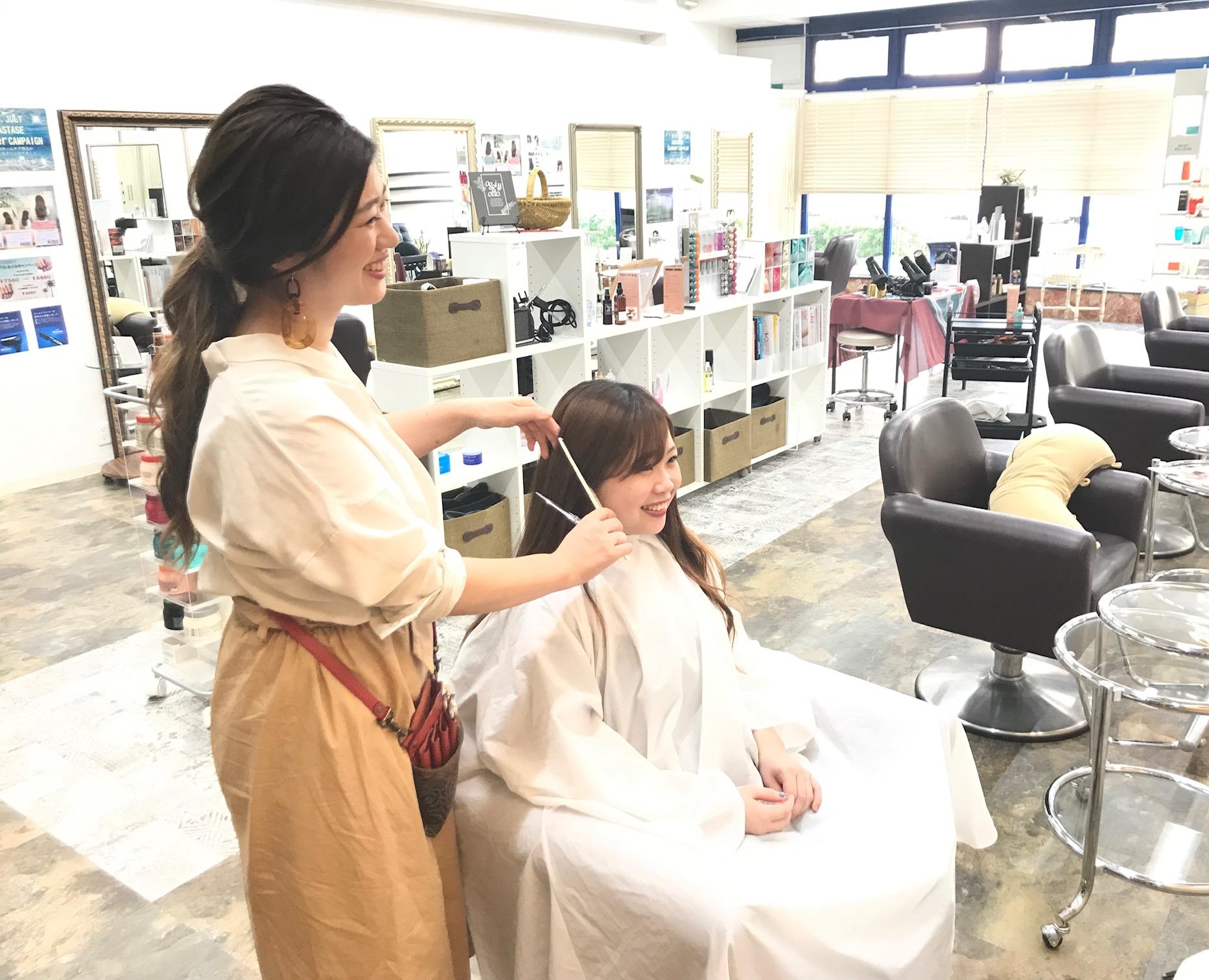 ヘアサロンは高級感のある広々とした店内です！